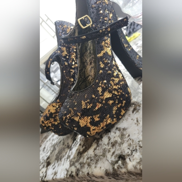 Shoes - Picture 3 of 6